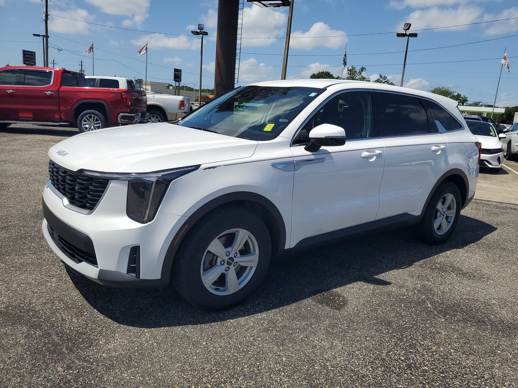 Used 2025 Kia Sorento LX FWD image 2