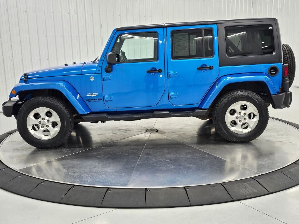 Used 2015 Jeep Wrangler Unlimited Sahara w/ Connectivity Group AWD/4WD image 2