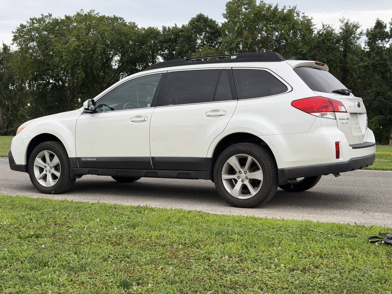 Used 2014 Subaru Outback 2.5i Premium AWD/4WD image 8