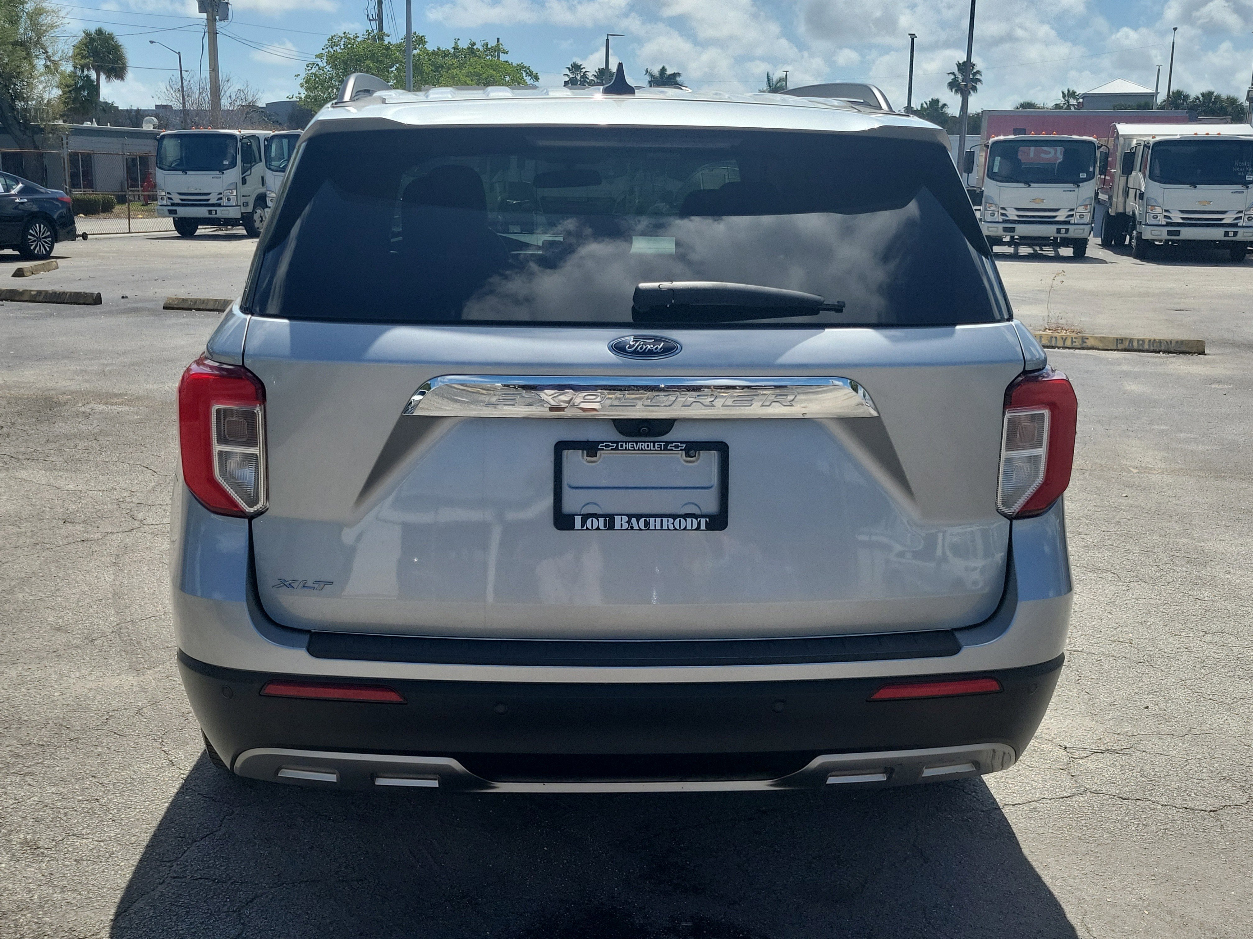 Used 2023 Ford Explorer XLT w/ Equipment Group 202A image 6