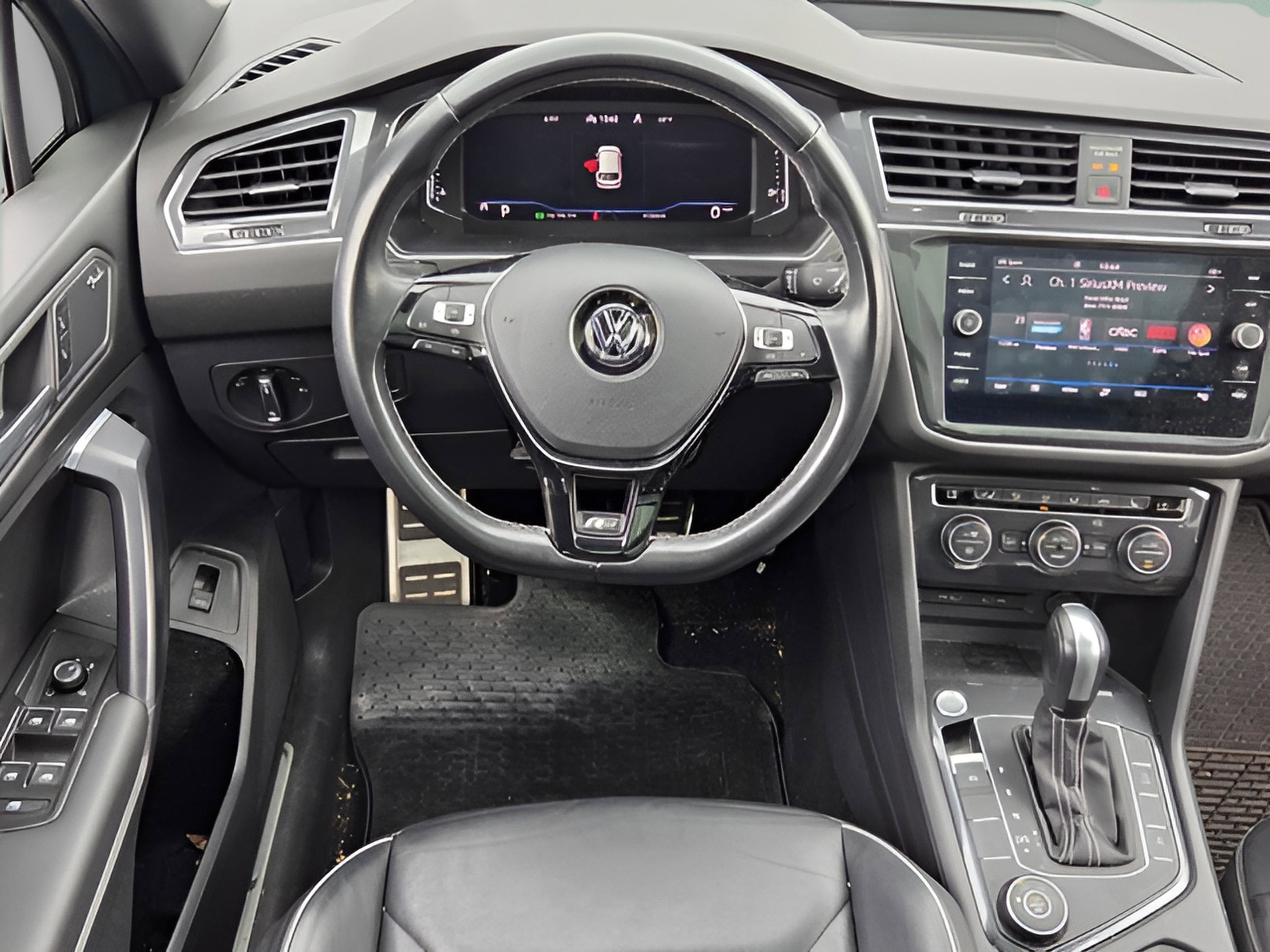 Used 2021 Volkswagen Tiguan SEL Premium R-Line image 10