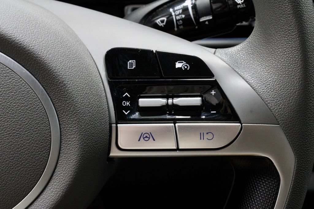 Used 2024 Hyundai Elantra SEL FWD image 29