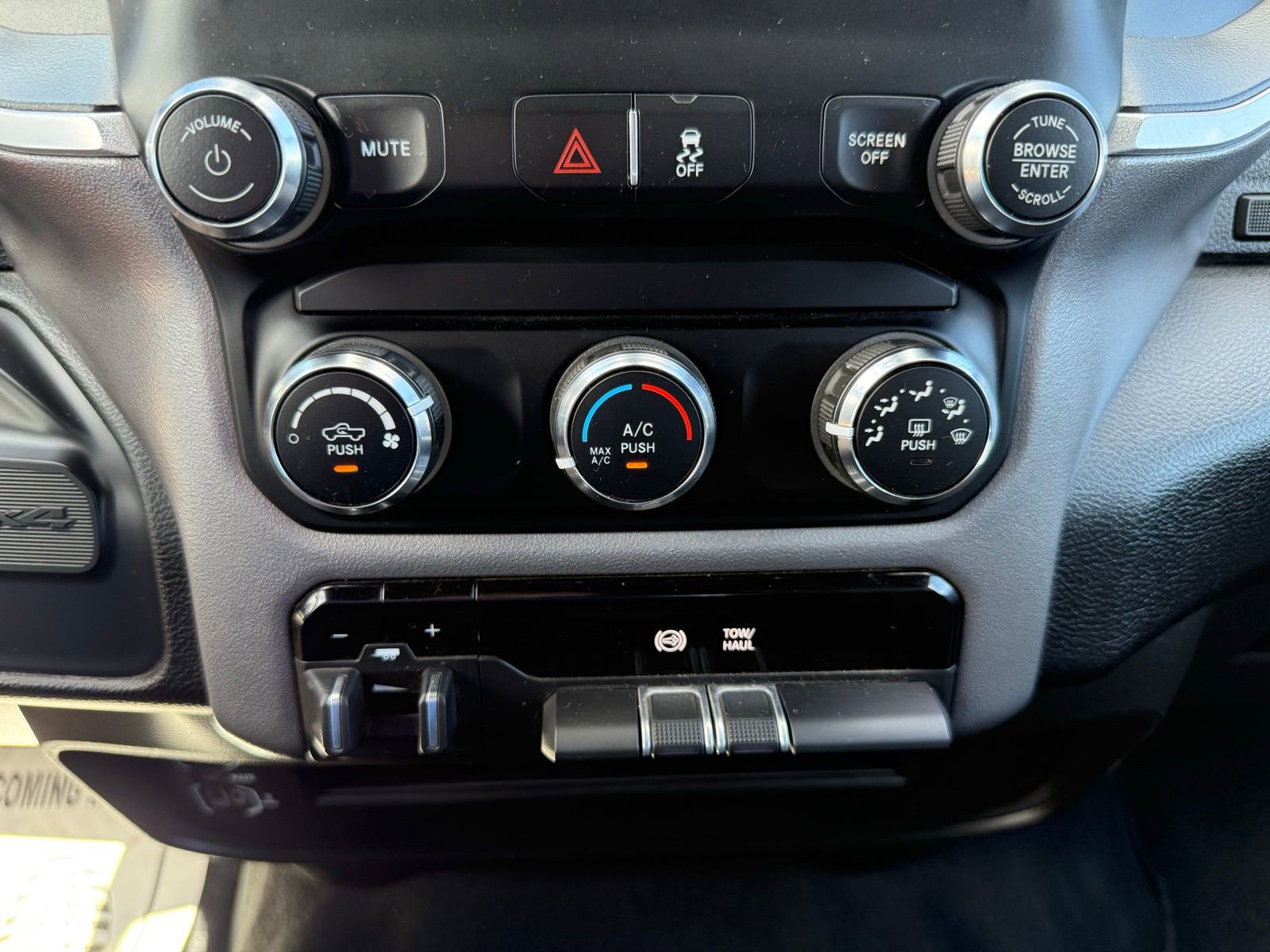 Used 2024 RAM 2500 Big Horn image 25