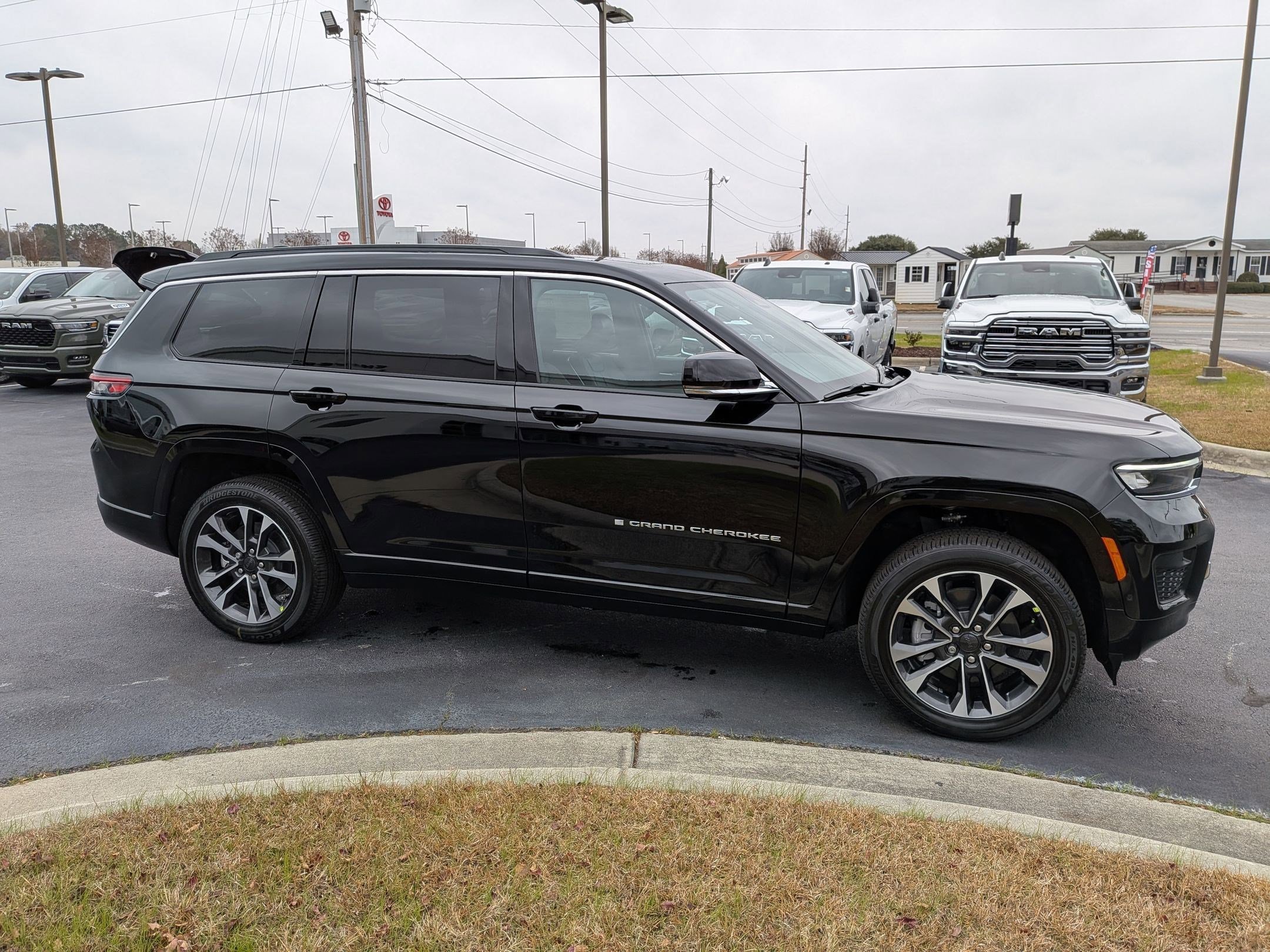 New 2025 Jeep Grand Cherokee L Overland w/ Advanced Protech Group III AWD/4WD image 4