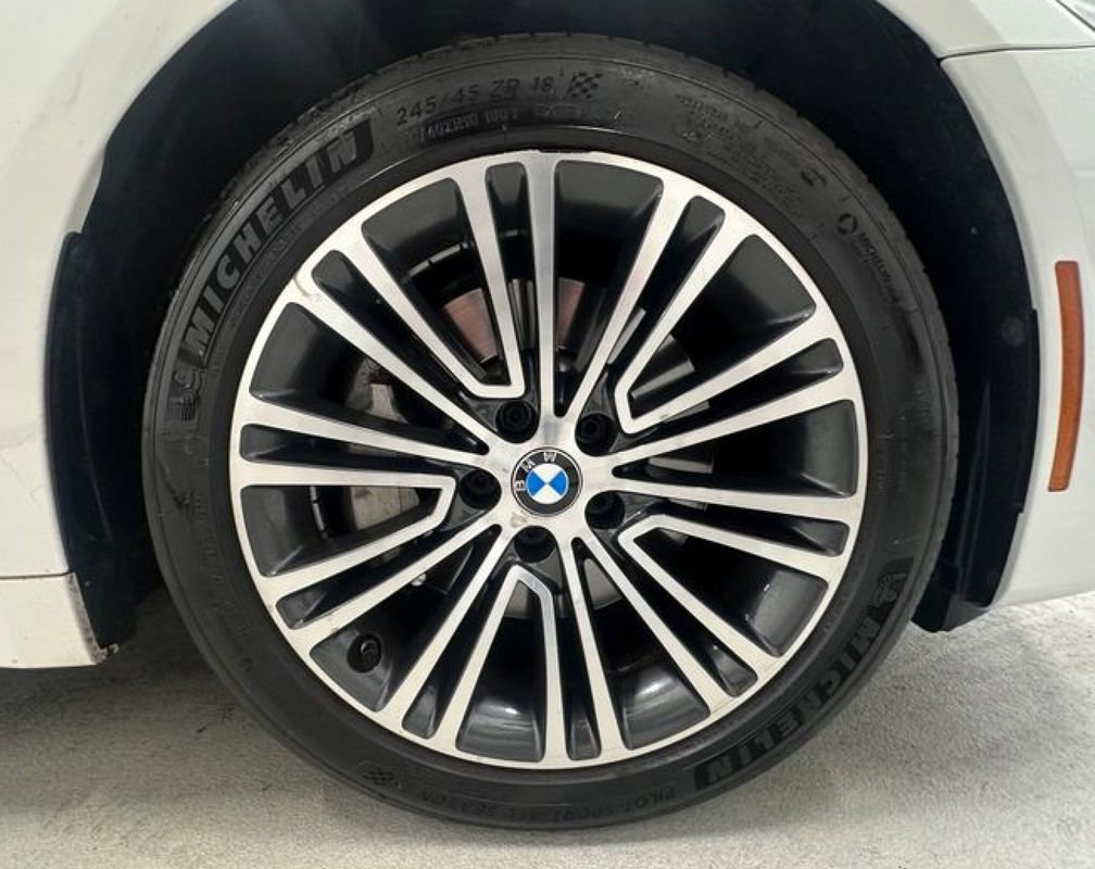 Used 2018 BMW 540i xDrive w/ Premium Package image 9