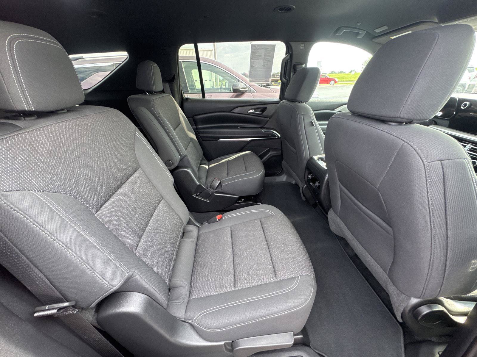 Used 2026 Chevrolet Traverse LT FWD image 15
