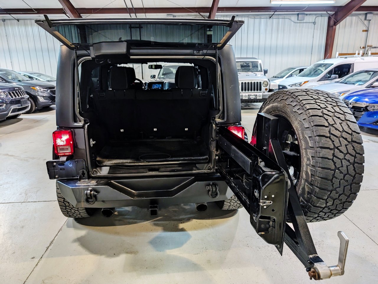 Used 2015 Jeep Wrangler Unlimited Sahara w/ Dual Top Group image 21