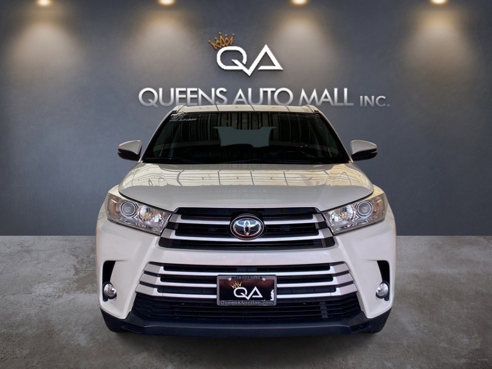 Used 2017 Toyota Highlander XLE AWD/4WD image 2
