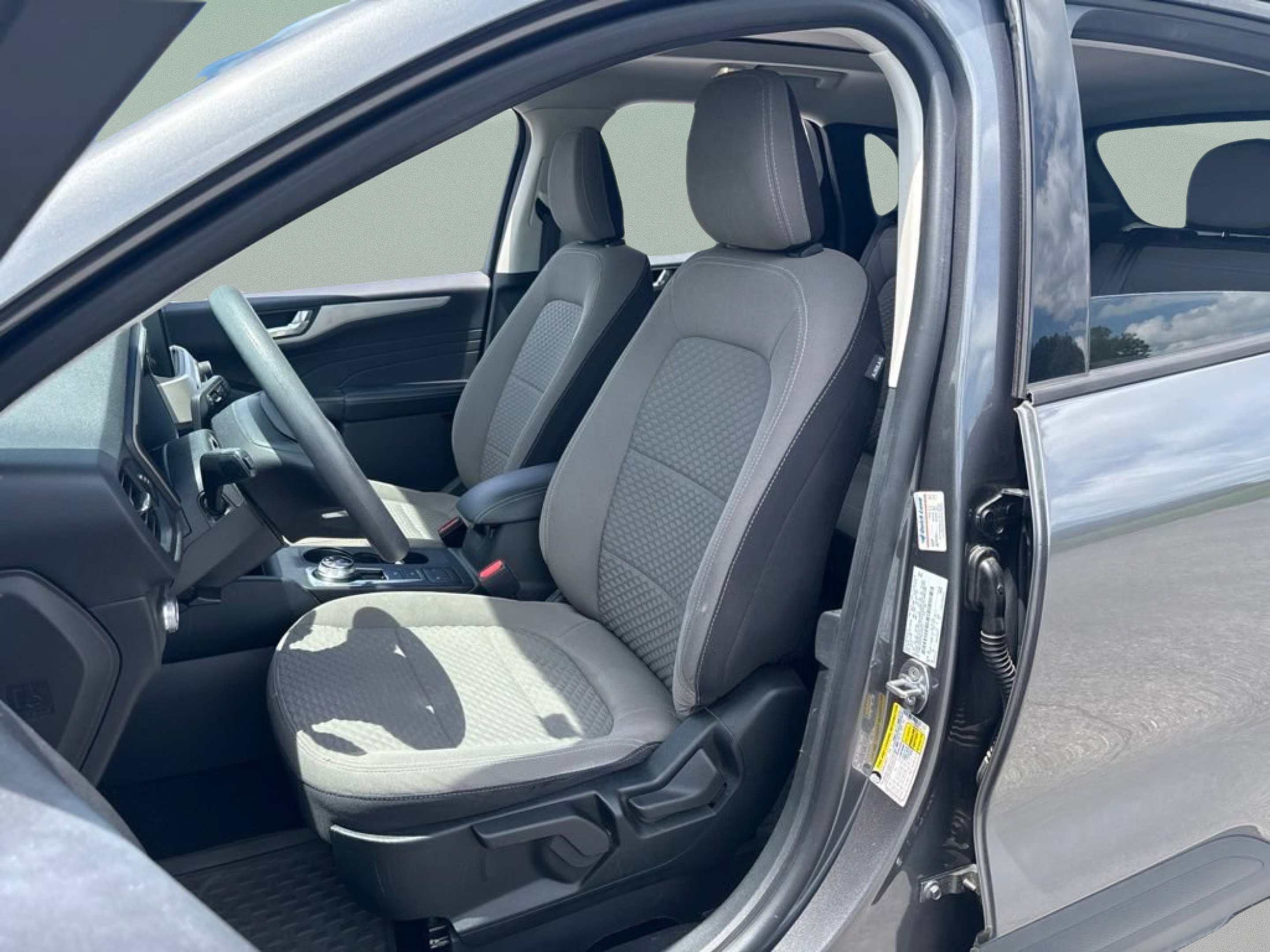 Used 2021 Ford Escape SE w/ SE Sport Appearance Package FWD image 18