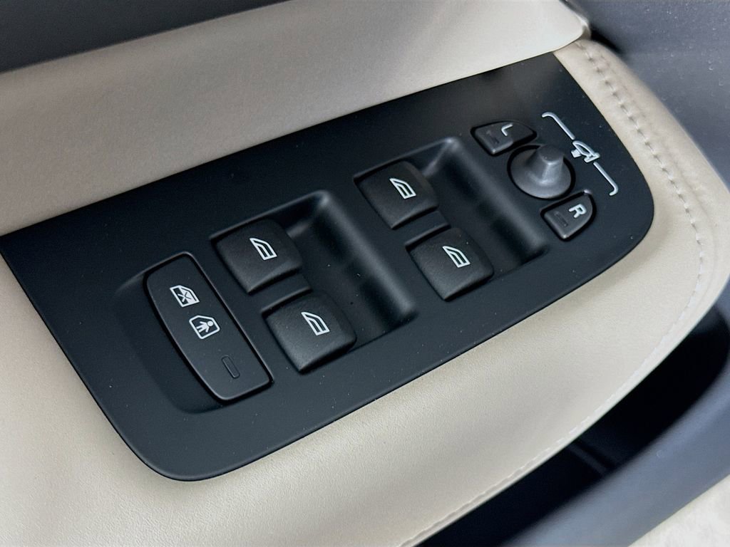 Certified 2026 Volvo XC60 B5 Plus w/ Protection Package Premier image 10