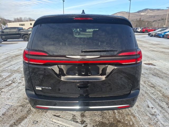New 2026 Chrysler Pacifica Select image 4