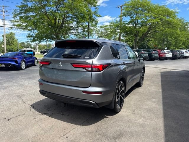 Used 2022 Mitsubishi Outlander SEL AWD/4WD image 2