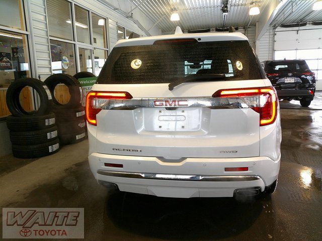 Used 2023 GMC Acadia Denali w/ Denali Ultimate Package image 4