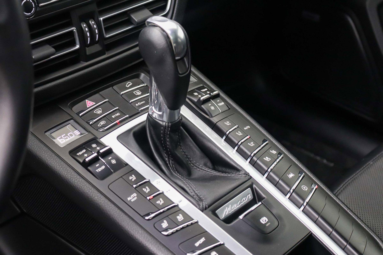 Used 2021 Porsche Macan AWD/4WD image 28