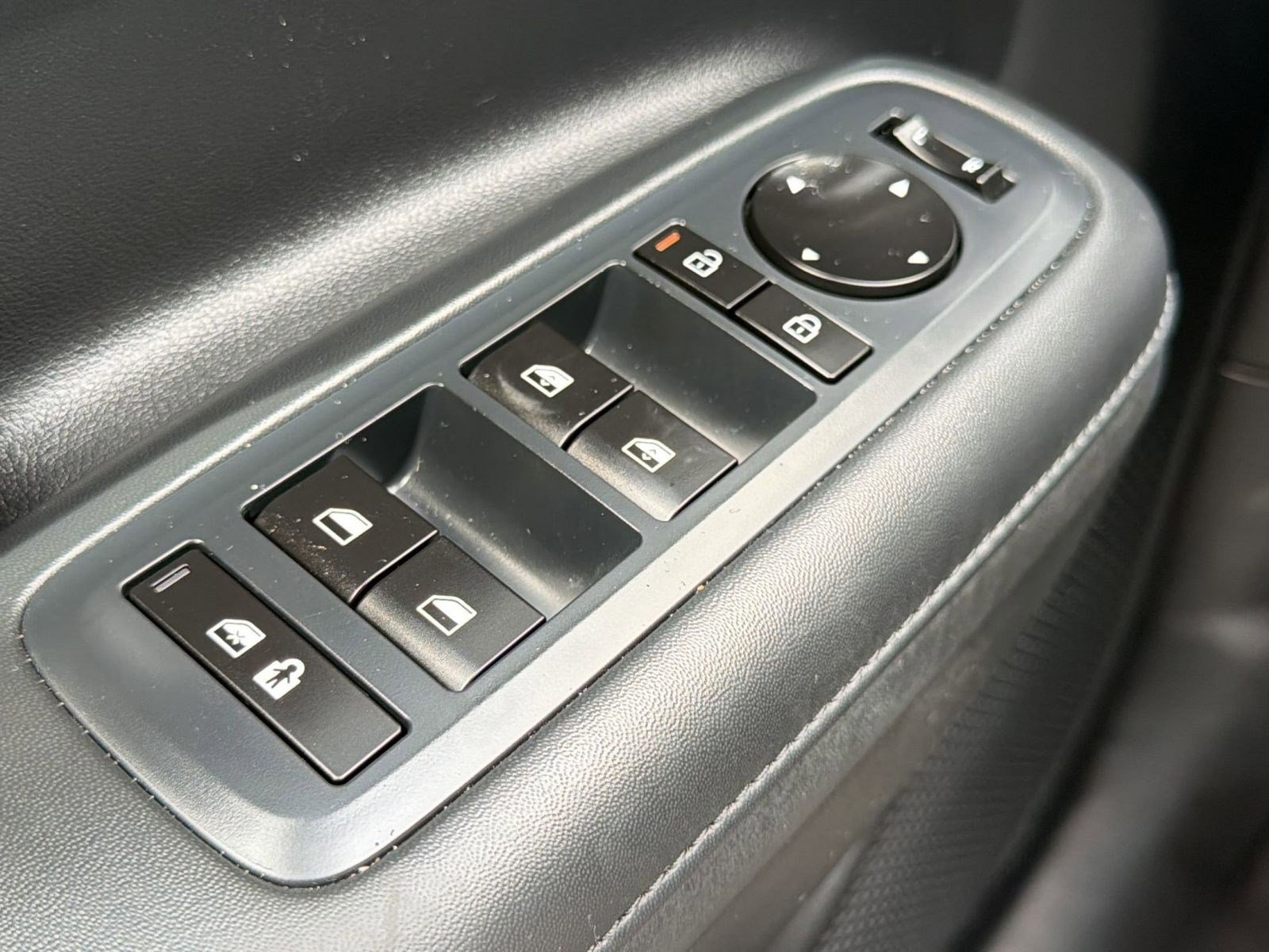 Used 2025 Hyundai Santa Fe SEL FWD image 25