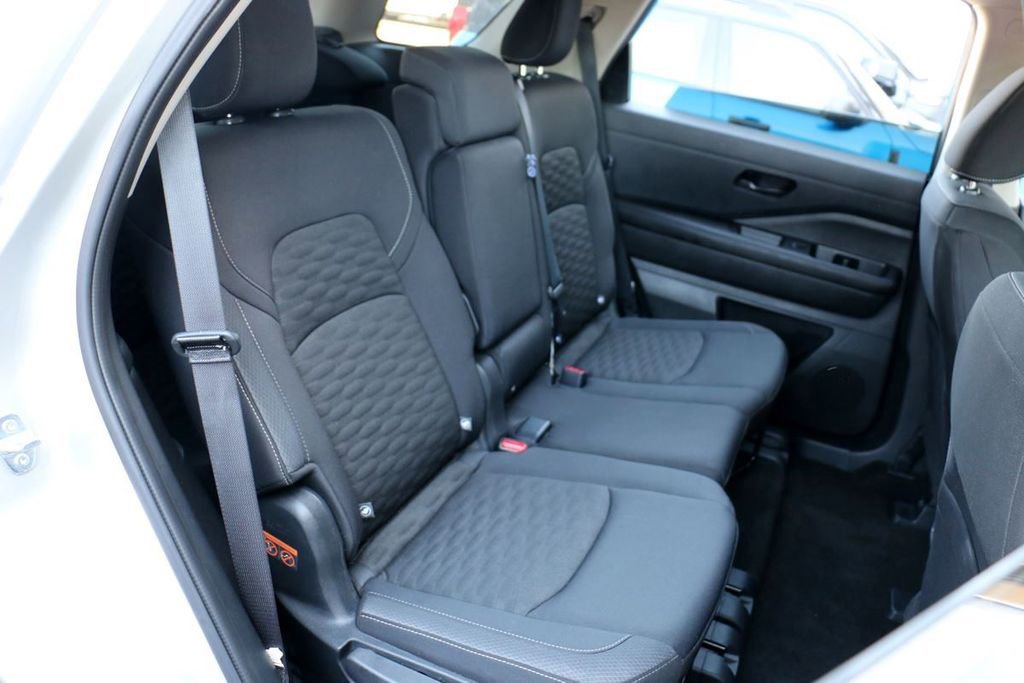Used 2025 Nissan Pathfinder SV FWD image 29