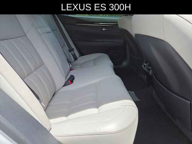 Used 2017 Lexus ES 300h w/ Luxury Package FWD image 13