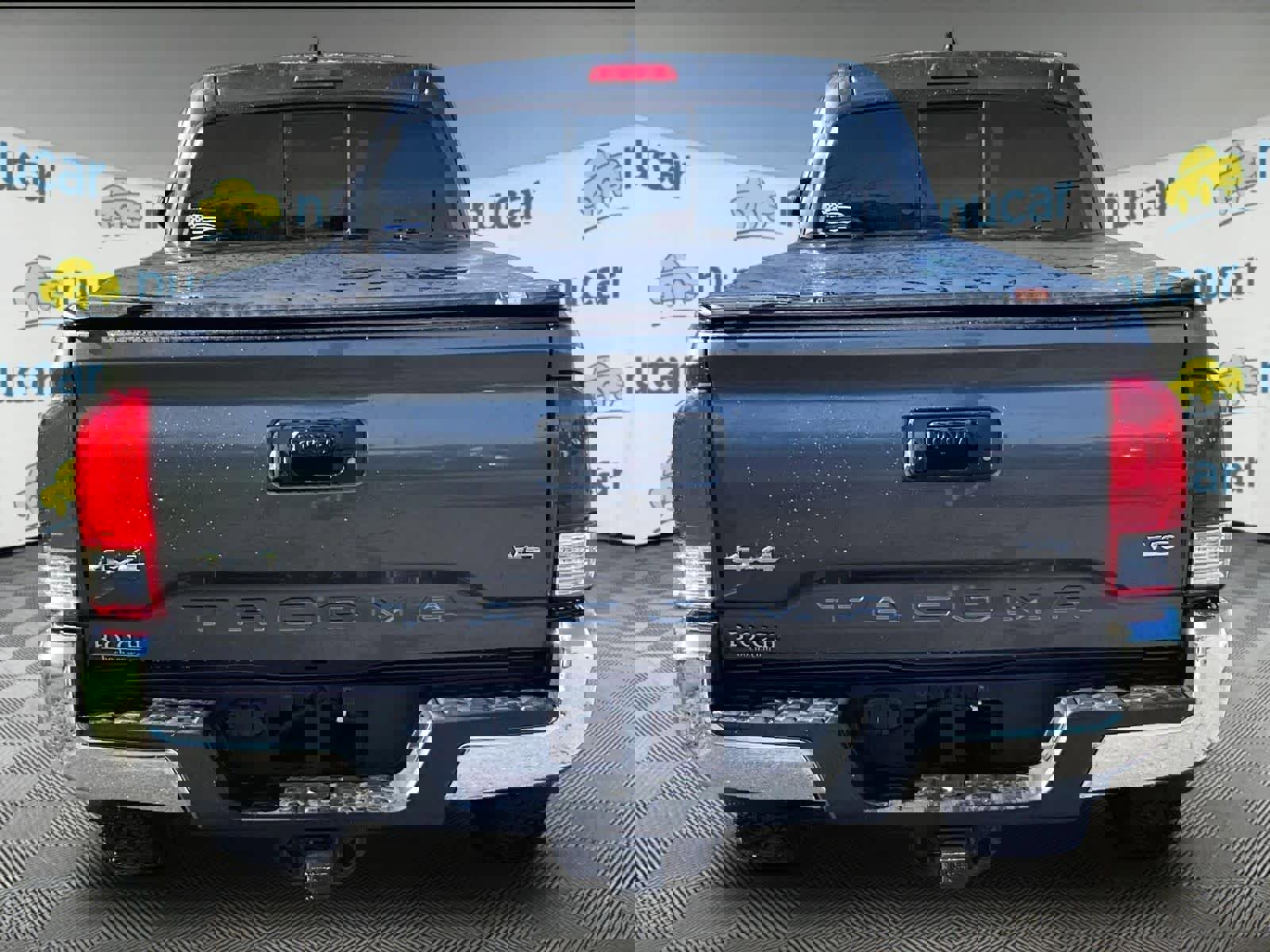 Used 2017 Toyota Tacoma SR5 w/ Tow Package image 3