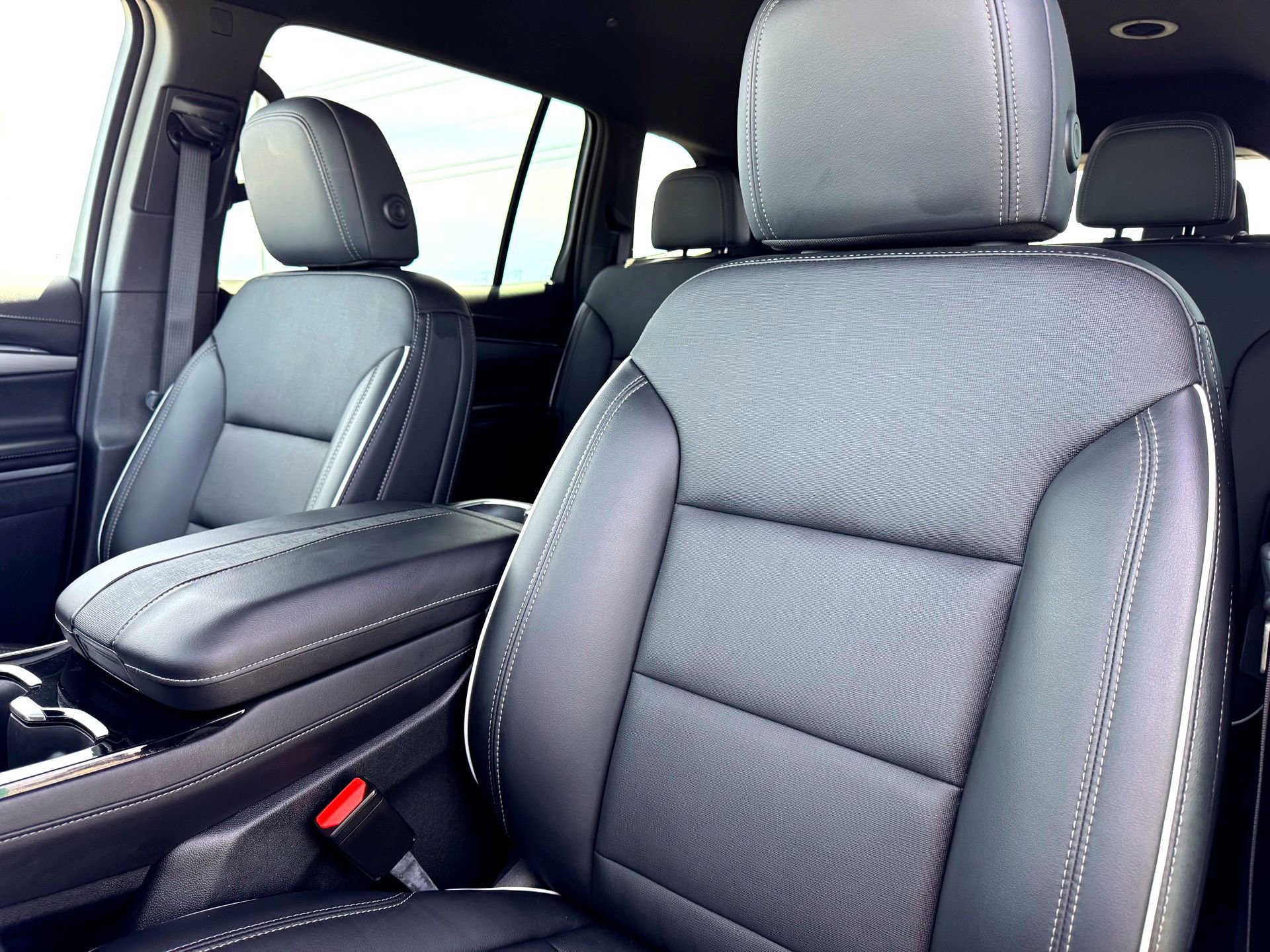 Used 2025 Buick Enclave Preferred image 13