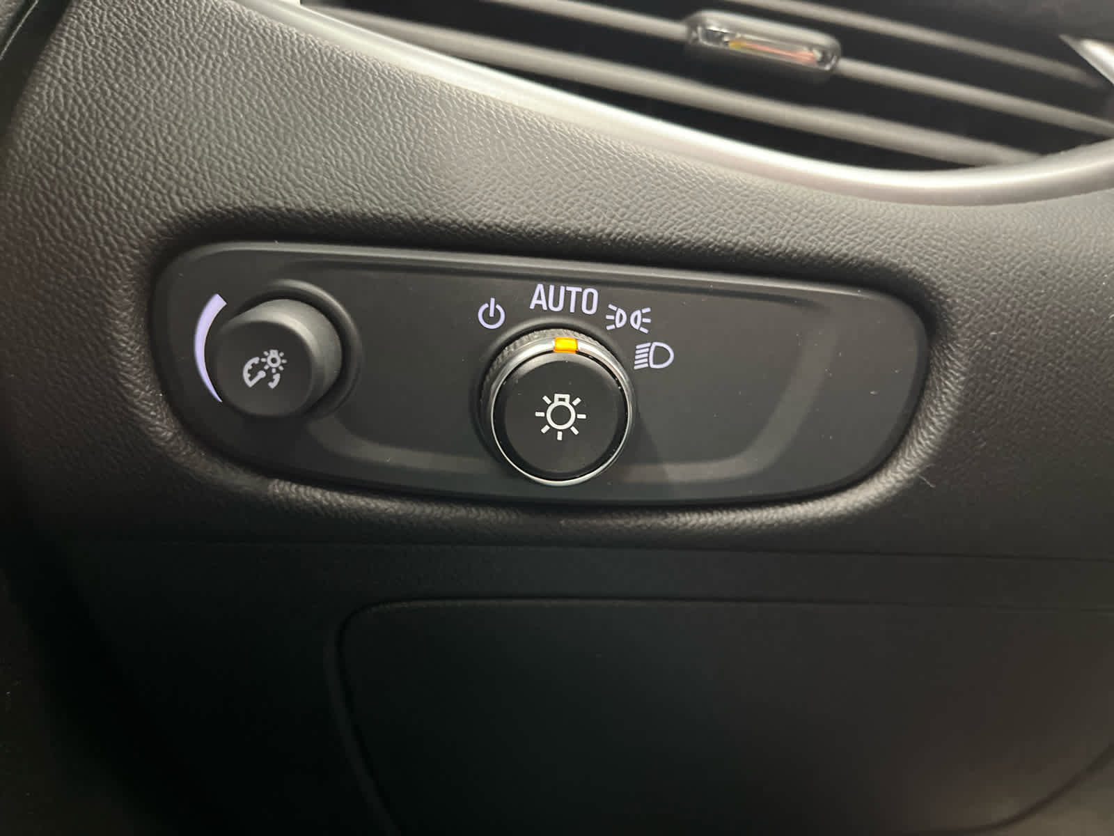 Used 2025 Chevrolet Malibu LT FWD image 21