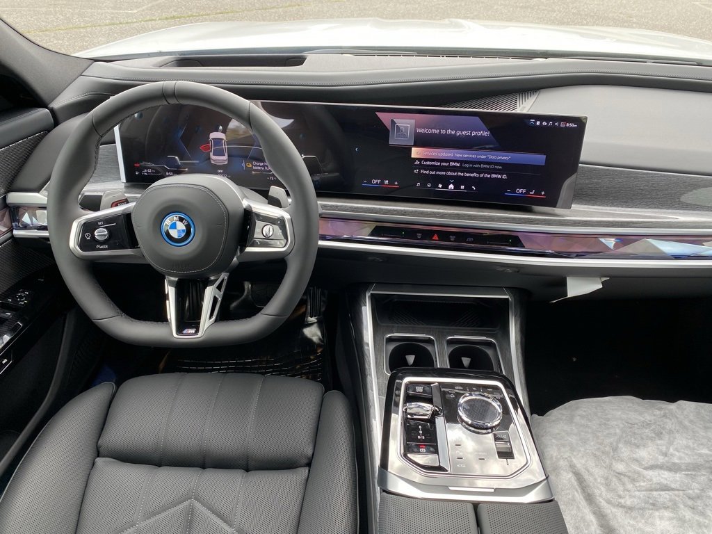 New 2026 BMW 750e xDrive w/ Premium Package image 12