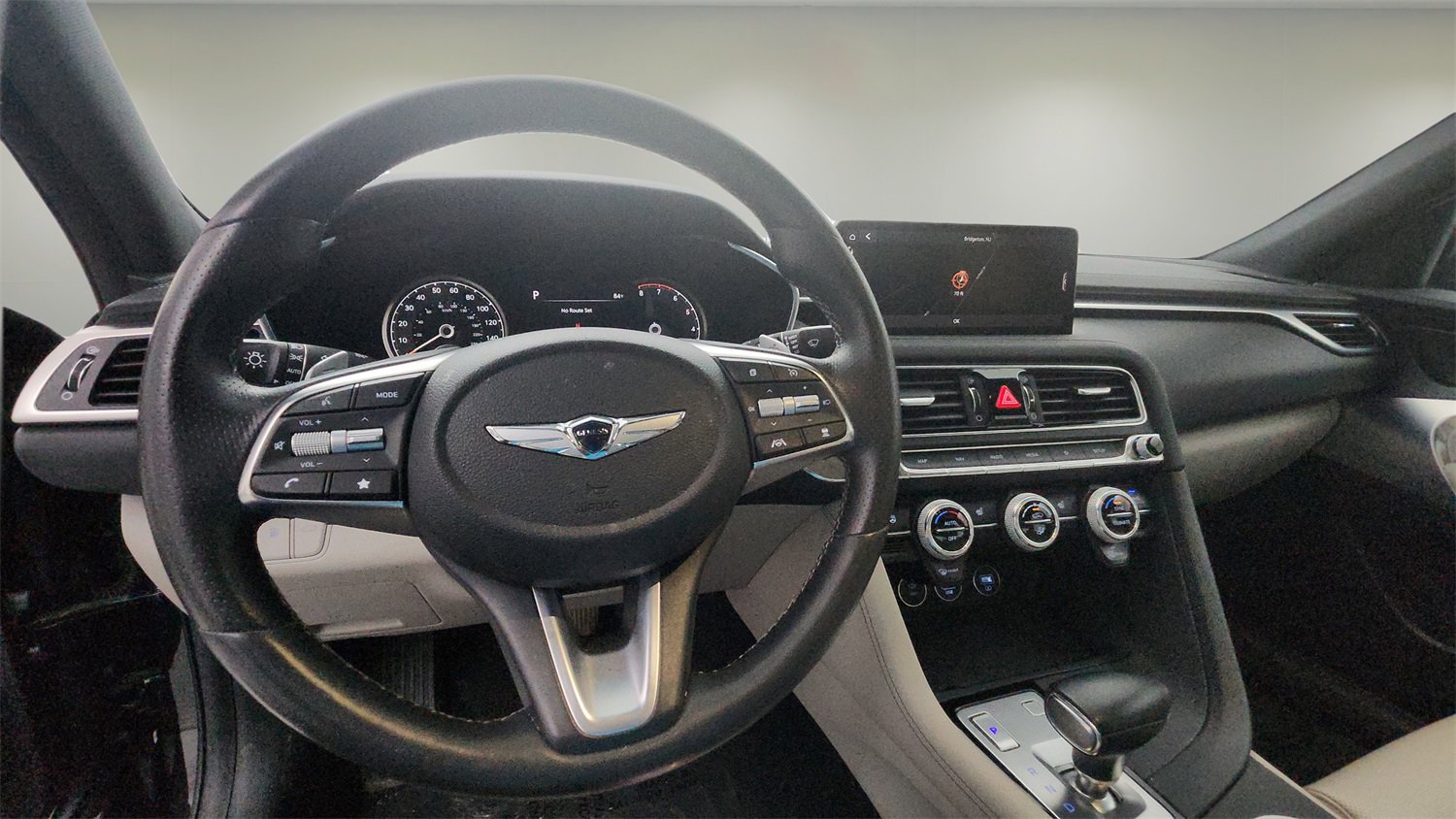 Used 2022 Genesis G70 2.0T image 8