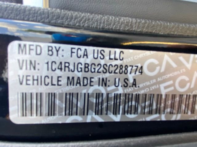 Used 2025 Jeep Grand Cherokee Limited w/ Luxury Tech Group II RWD image 32