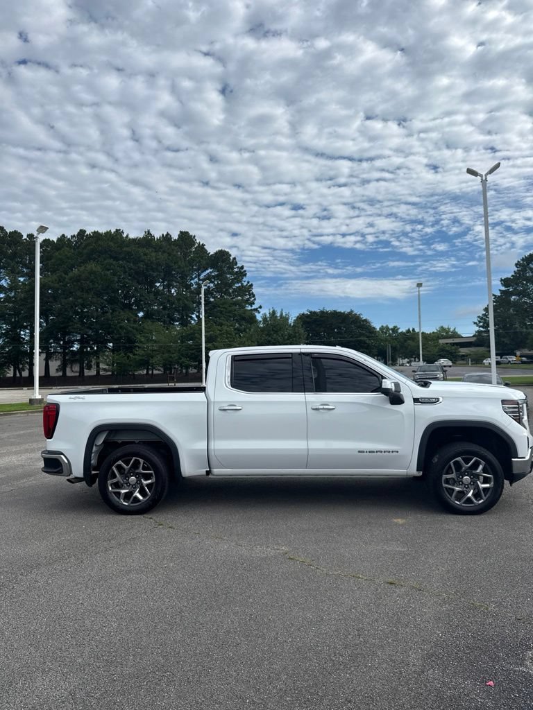Used 2022 GMC Sierra 1500 SLT w/ SLT Premium Plus Package AWD/4WD image 4