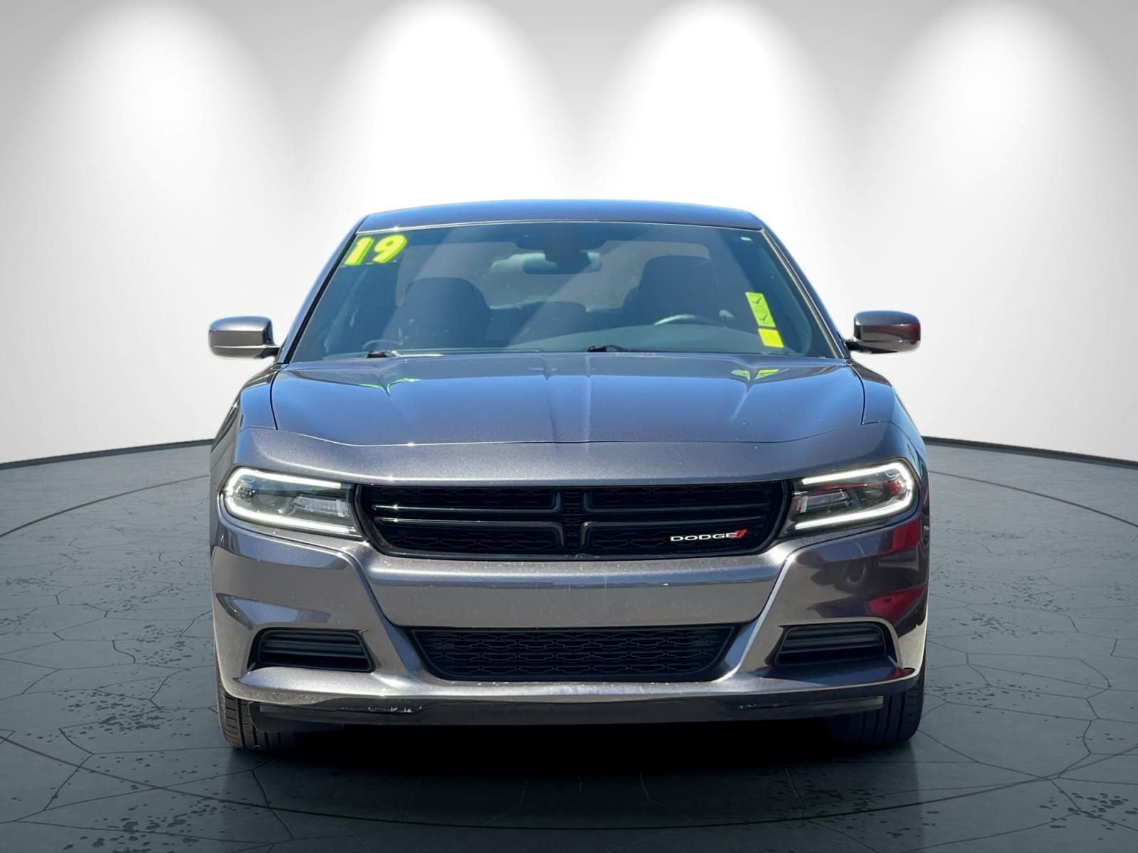 Used 2019 Dodge Charger SXT RWD image 9