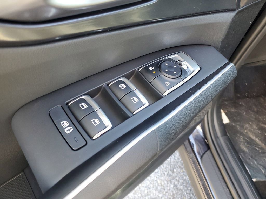 Used 2025 Kia Sorento LX FWD image 9