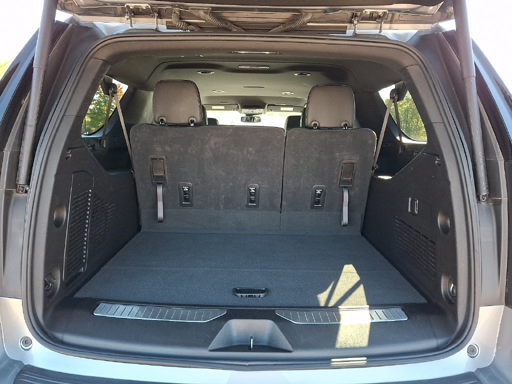 Used 2025 Chevrolet Suburban Z71 AWD/4WD image 31