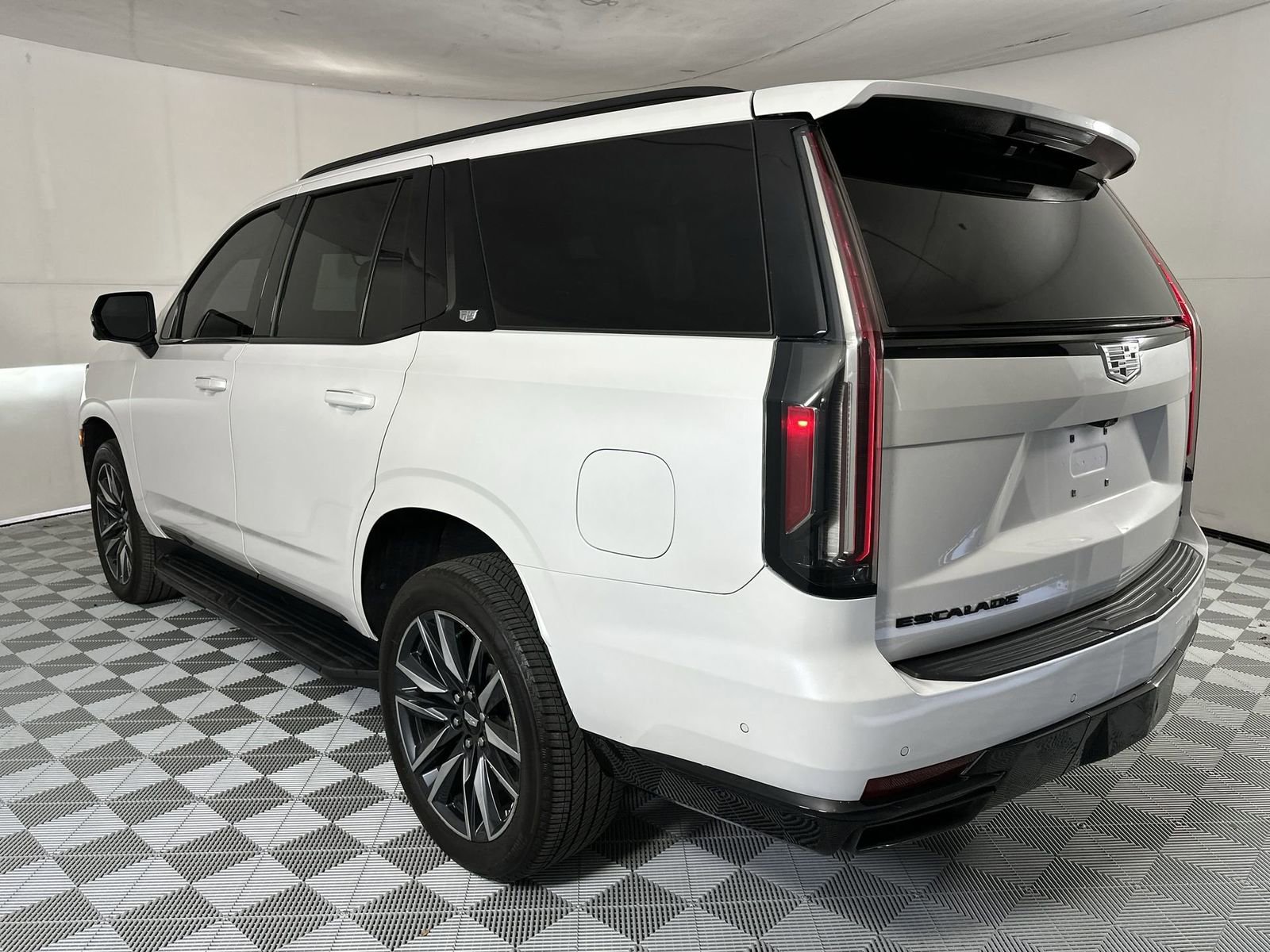 Used 2021 Cadillac Escalade Sport w/ Heavy-Duty Trailer Package AWD/4WD image 6