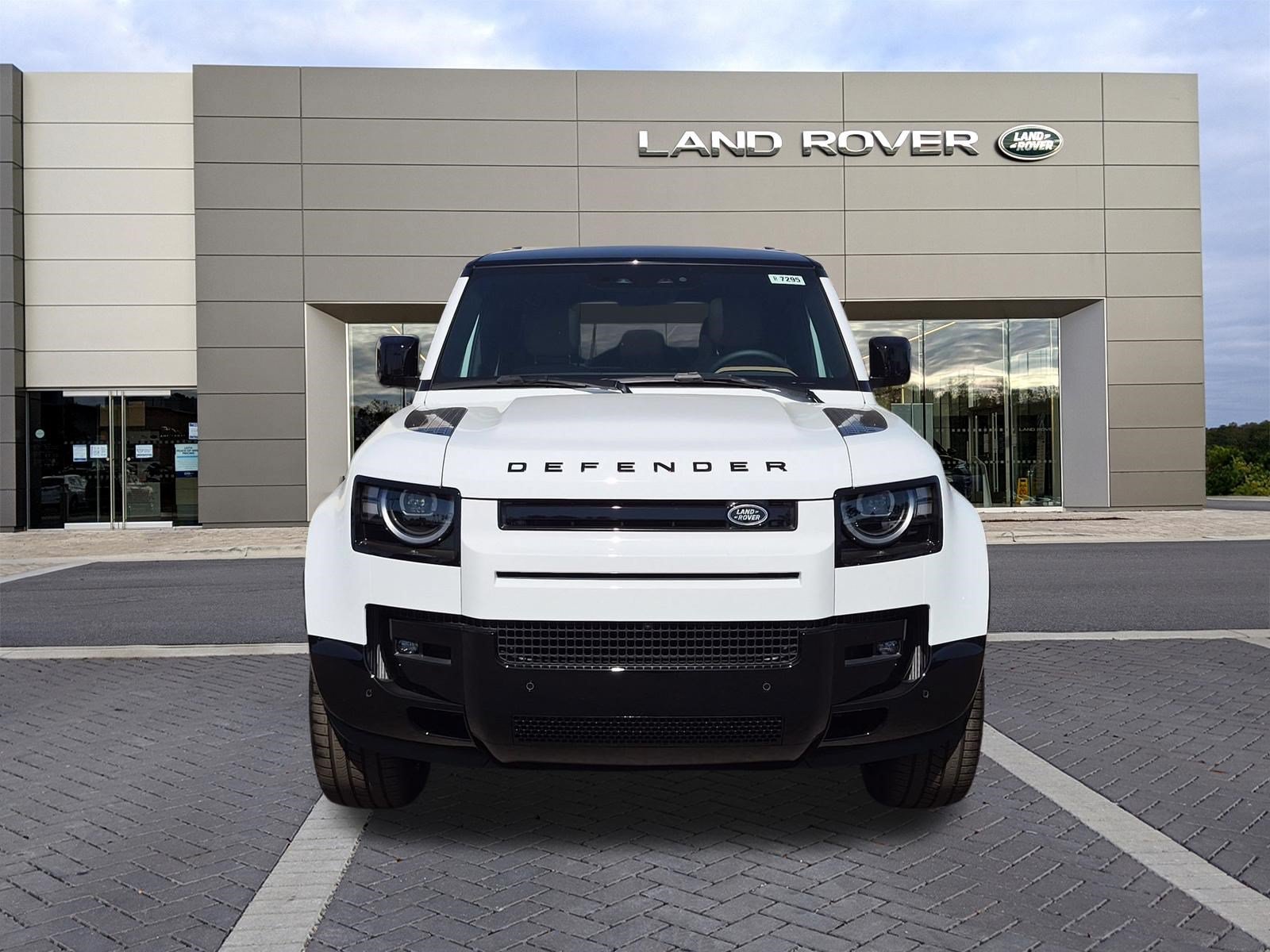 New 2026 Land Rover Defender 110 X-Dynamic SE AWD/4WD image 2