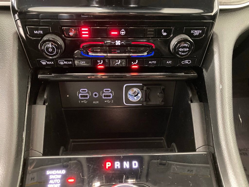 Used 2023 Jeep Grand Cherokee Limited image 11