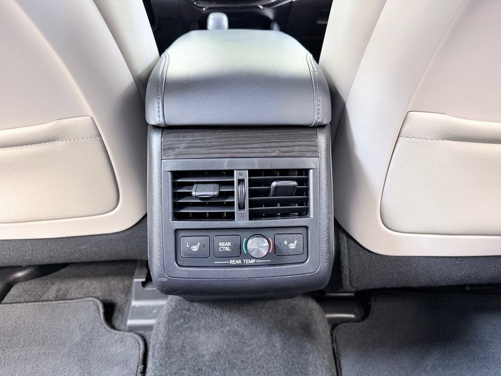 Used 2015 Toyota Avalon Limited FWD image 24