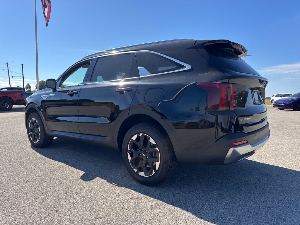 Used 2024 Kia Sorento S AWD/4WD image 4