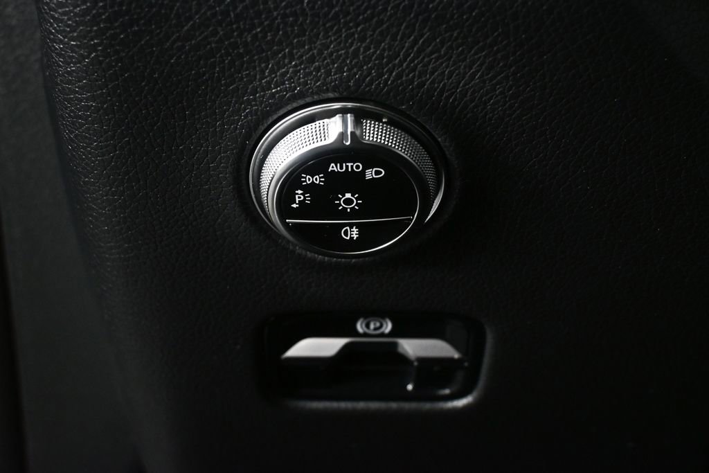 Certified 2025 Mercedes-Benz GLC 300 4MATIC image 9