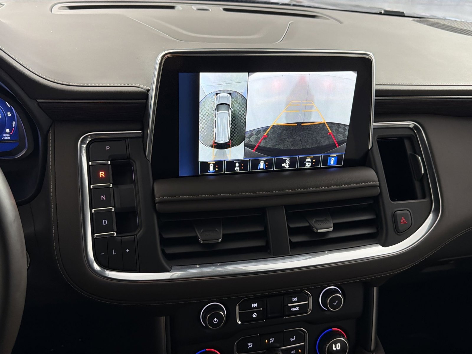 Used 2024 Chevrolet Suburban Z71 w/ Off-Road Capability Package image 19