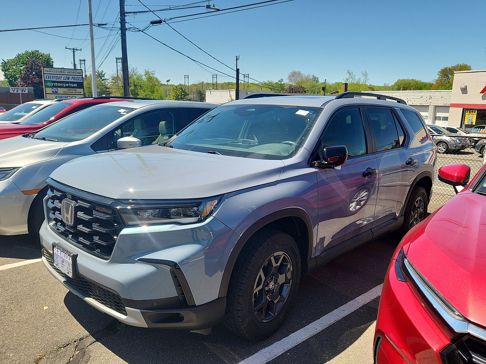 Used 2025 Honda Pilot TrailSport image 2
