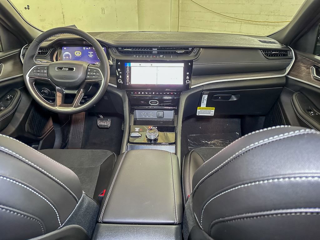 New 2026 Jeep Grand Cherokee Altitude image 23