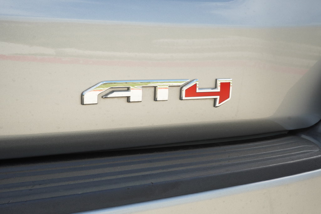 Used 2024 GMC Yukon XL AT4 w/ AT4 Premium Package AWD/4WD image 9