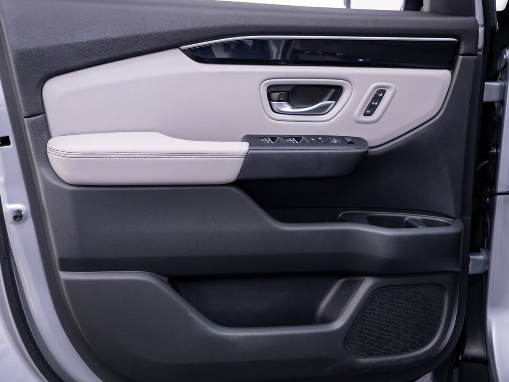 Used 2025 Honda Pilot EX-L image 14