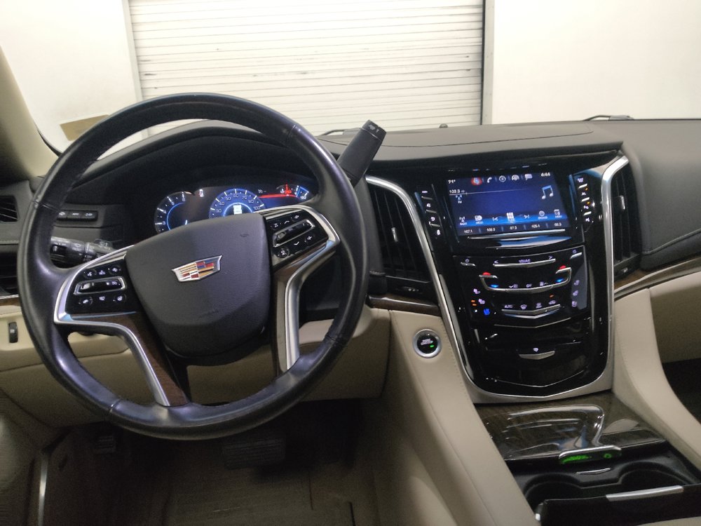 Used 2018 Cadillac Escalade Luxury AWD/4WD image 22