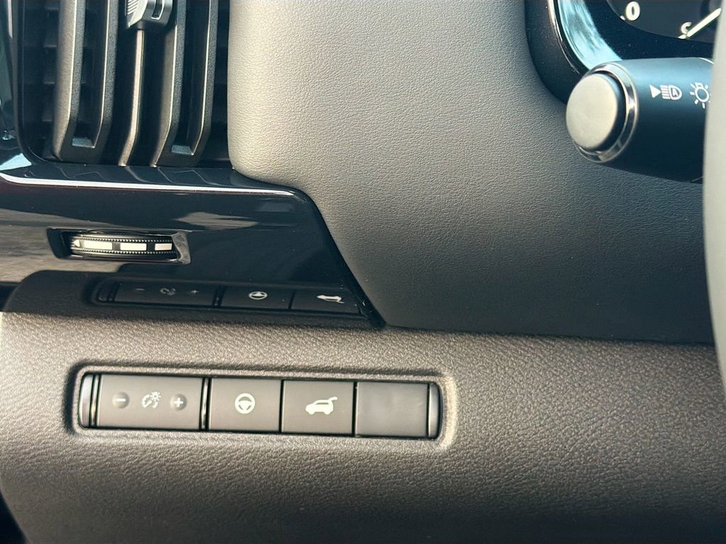 New 2025 Nissan Pathfinder SV image 10