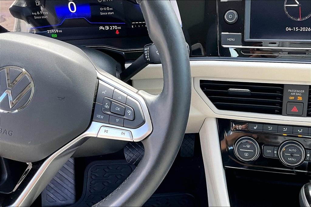 Certified 2023 Volkswagen Jetta SE w/ Panoramic Sunroof Package image 24