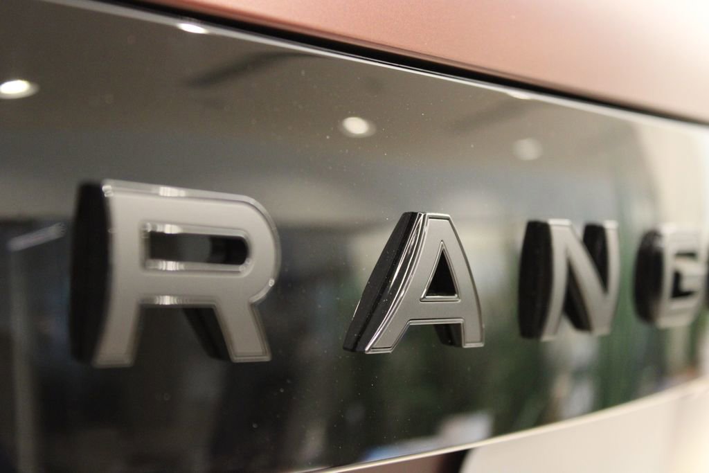 New 2026 Land Rover Range Rover SV AWD/4WD image 24