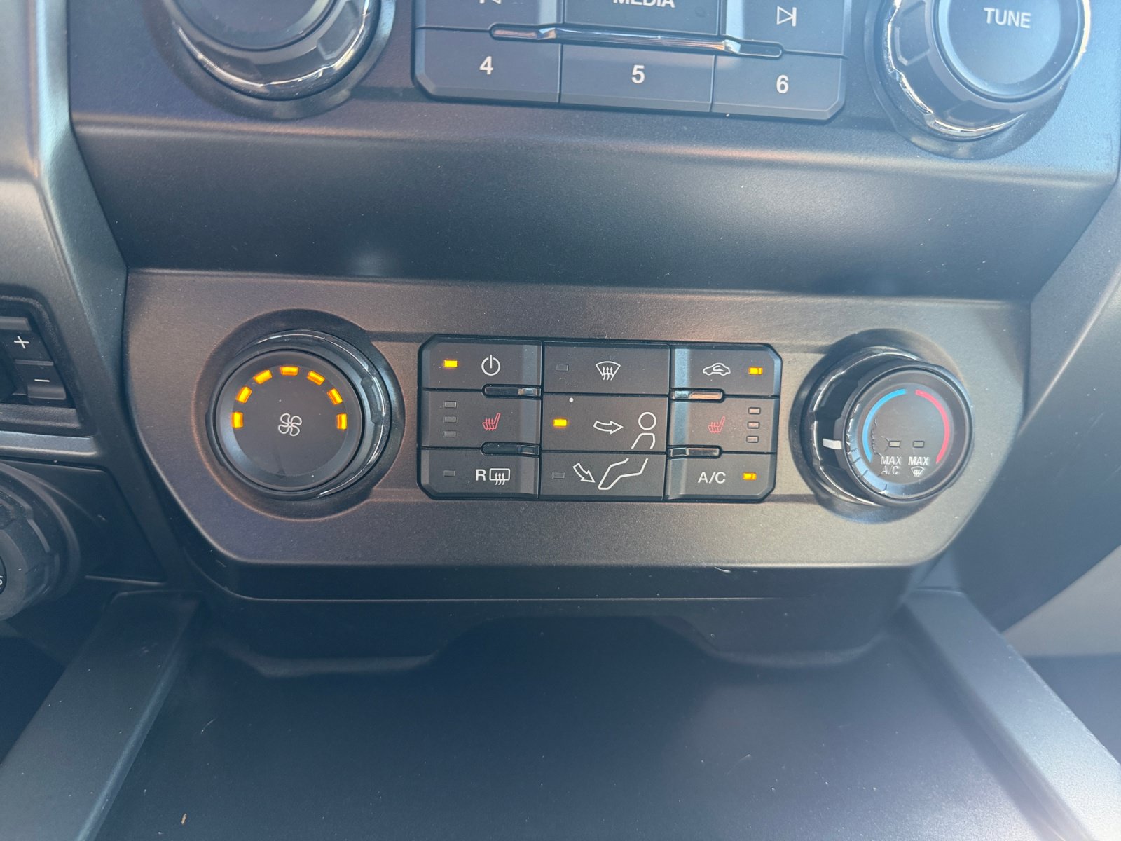 Used 2022 Ford F250 XLT w/ XLT Premium Package AWD/4WD image 26