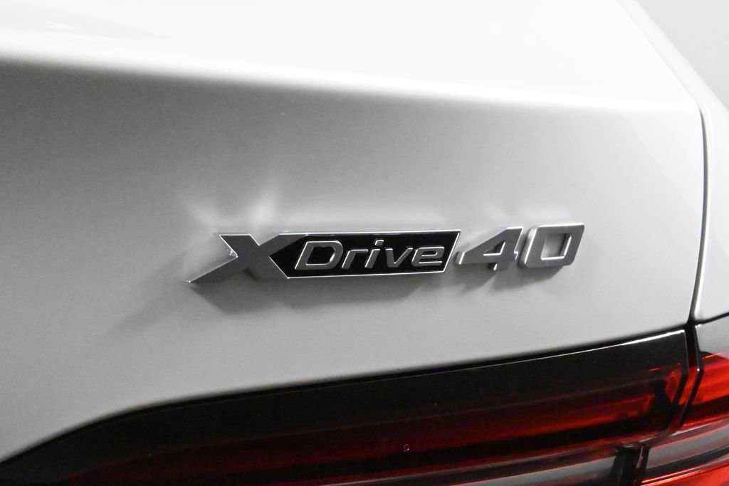 Used 2025 BMW i5 xDrive40 w/ Premium Package image 39