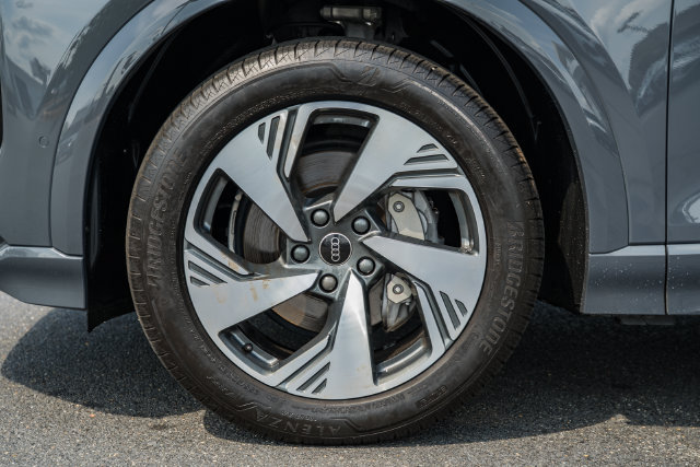 Used 2025 Audi Q6 e-tron Premium Plus w/ Premium Plus AWD/4WD image 16