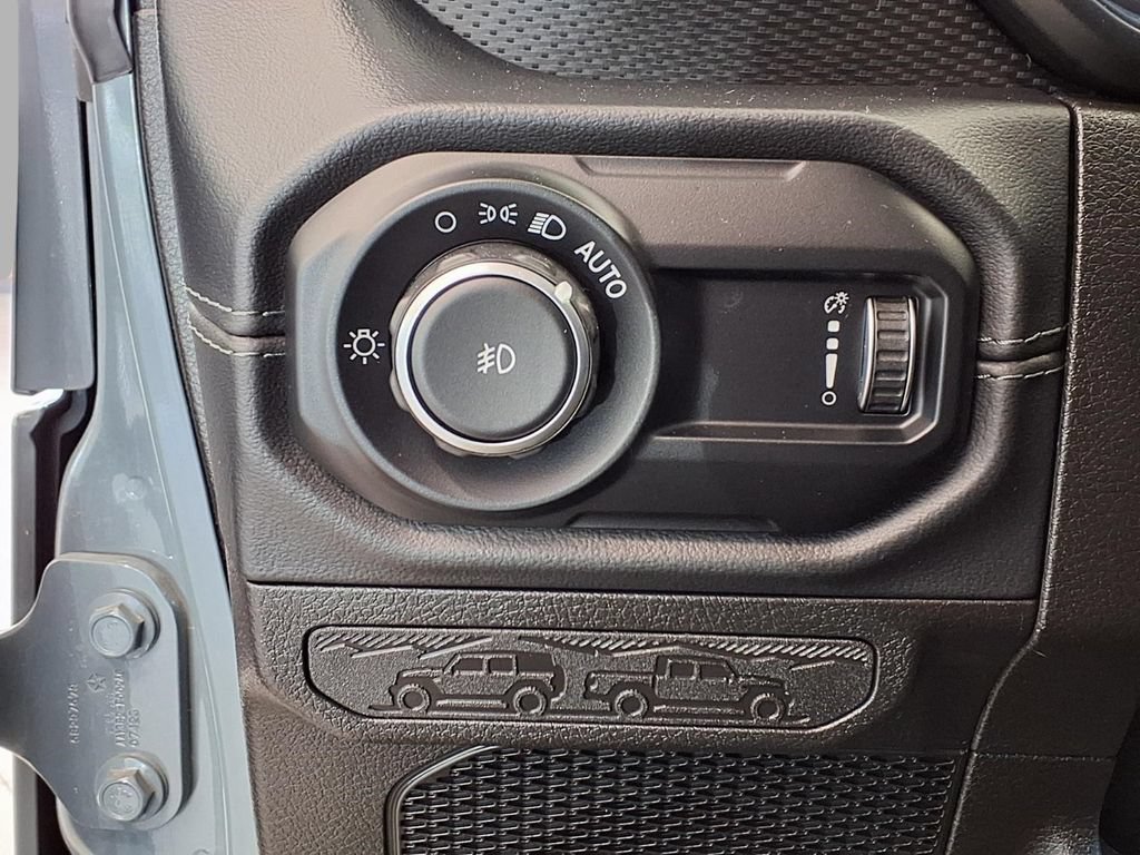 Used 2024 Jeep Wrangler Unlimited Rubicon AWD/4WD image 17